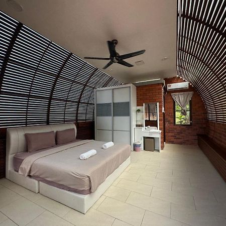 Red House The Garden Stay In Bukit Tinggi By Play Bentong Exterior photo