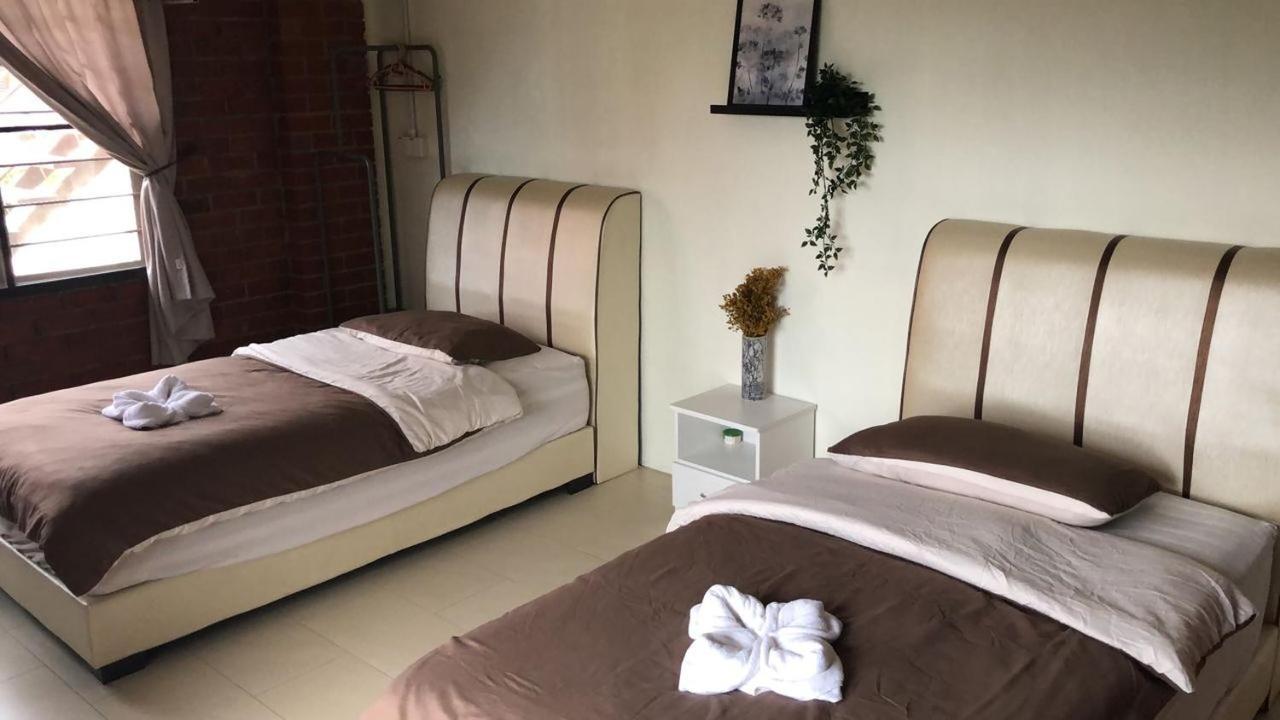 Red House The Garden Stay In Bukit Tinggi By Play Bentong Exterior photo