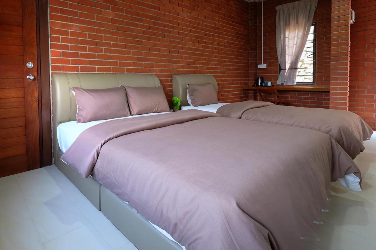 Red House The Garden Stay In Bukit Tinggi By Play Bentong Exterior photo
