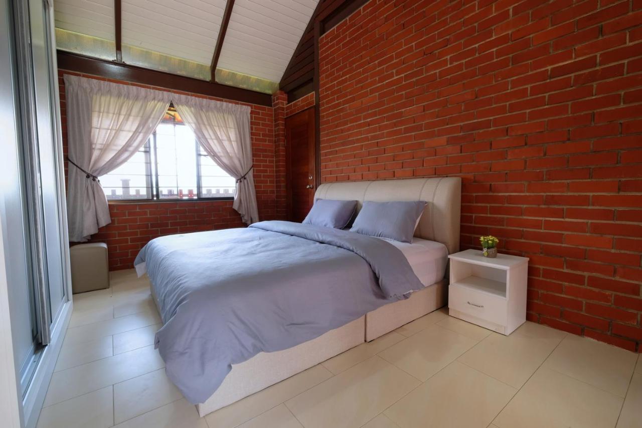 Red House The Garden Stay In Bukit Tinggi By Play Bentong Exterior photo