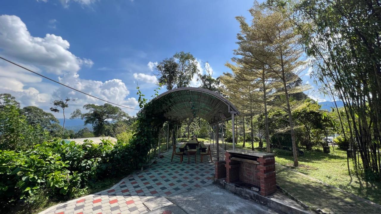 Red House The Garden Stay In Bukit Tinggi By Play Bentong Exterior photo