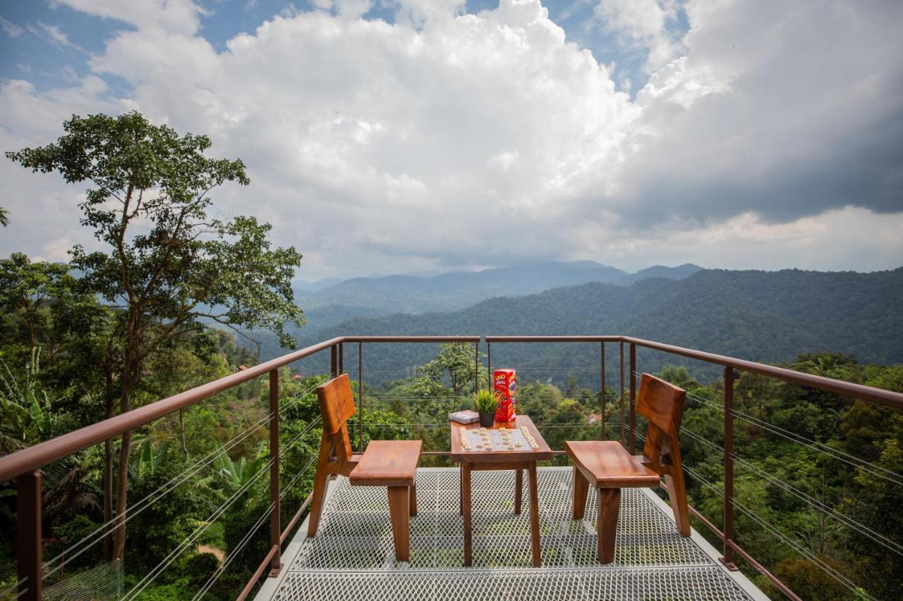 Red House The Garden Stay In Bukit Tinggi By Play Bentong Exterior photo