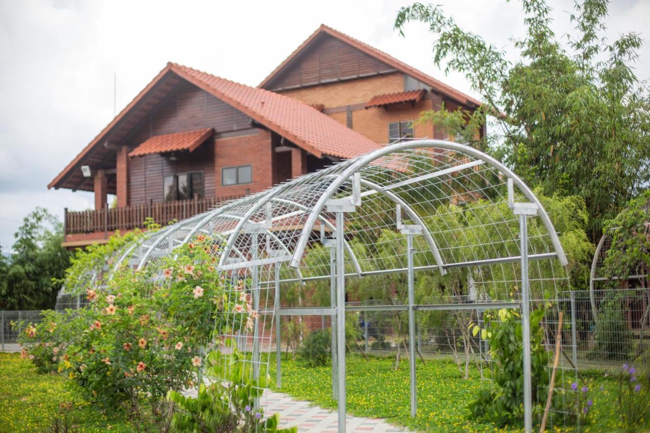 Red House The Garden Stay In Bukit Tinggi By Play Bentong Exterior photo