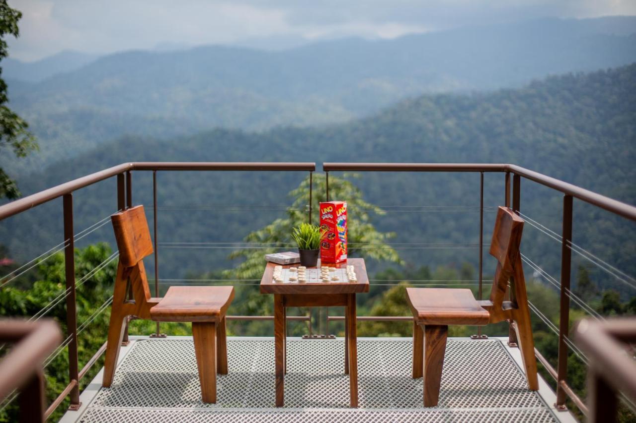 Red House The Garden Stay In Bukit Tinggi By Play Bentong Exterior photo