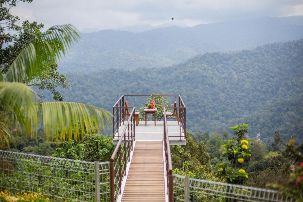 Red House The Garden Stay In Bukit Tinggi By Play Bentong Exterior photo