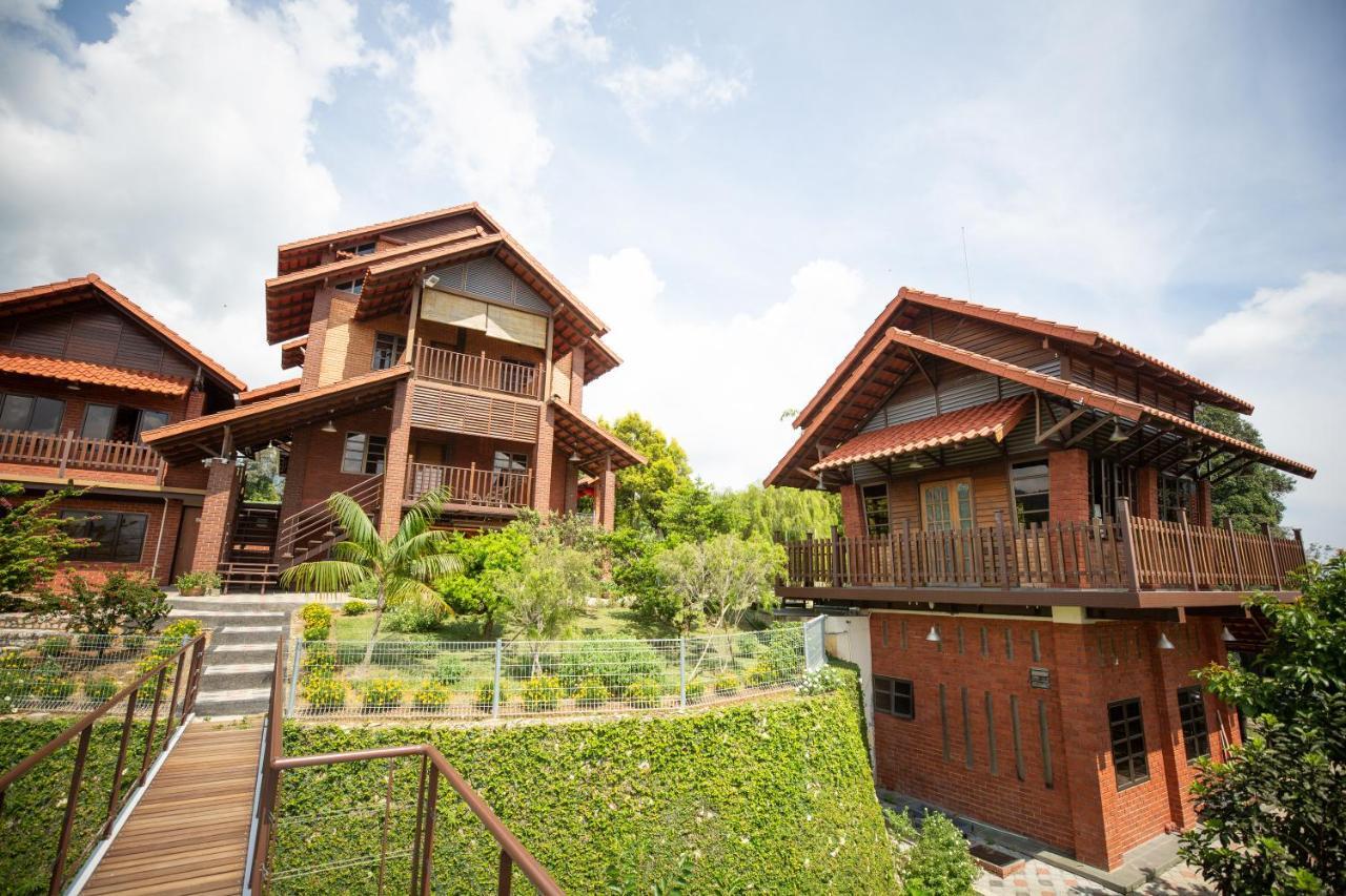 Red House The Garden Stay In Bukit Tinggi By Play Bentong Exterior photo