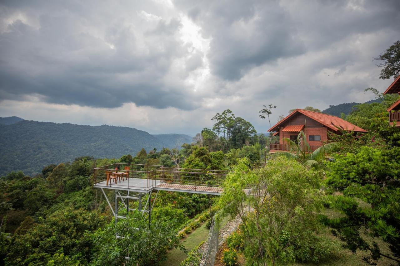 Red House The Garden Stay In Bukit Tinggi By Play Bentong Exterior photo