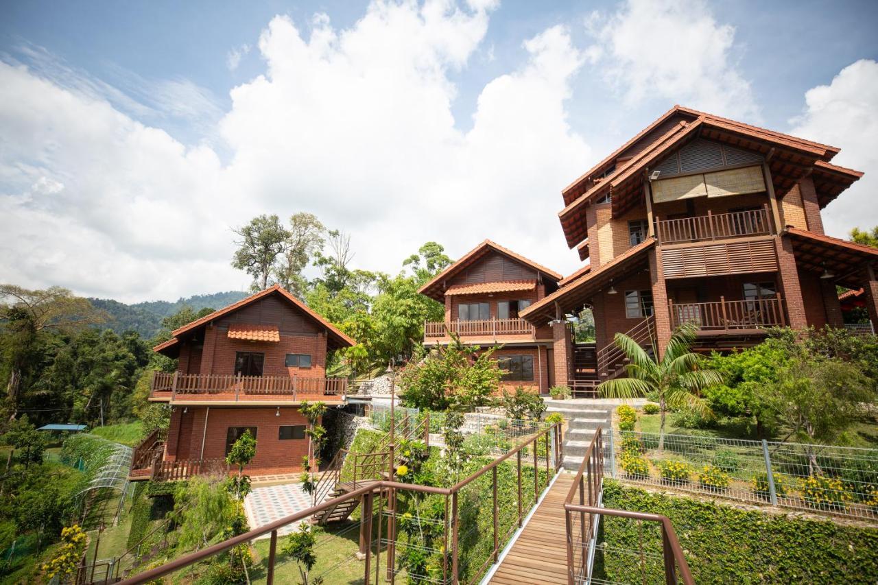 Red House The Garden Stay In Bukit Tinggi By Play Bentong Exterior photo
