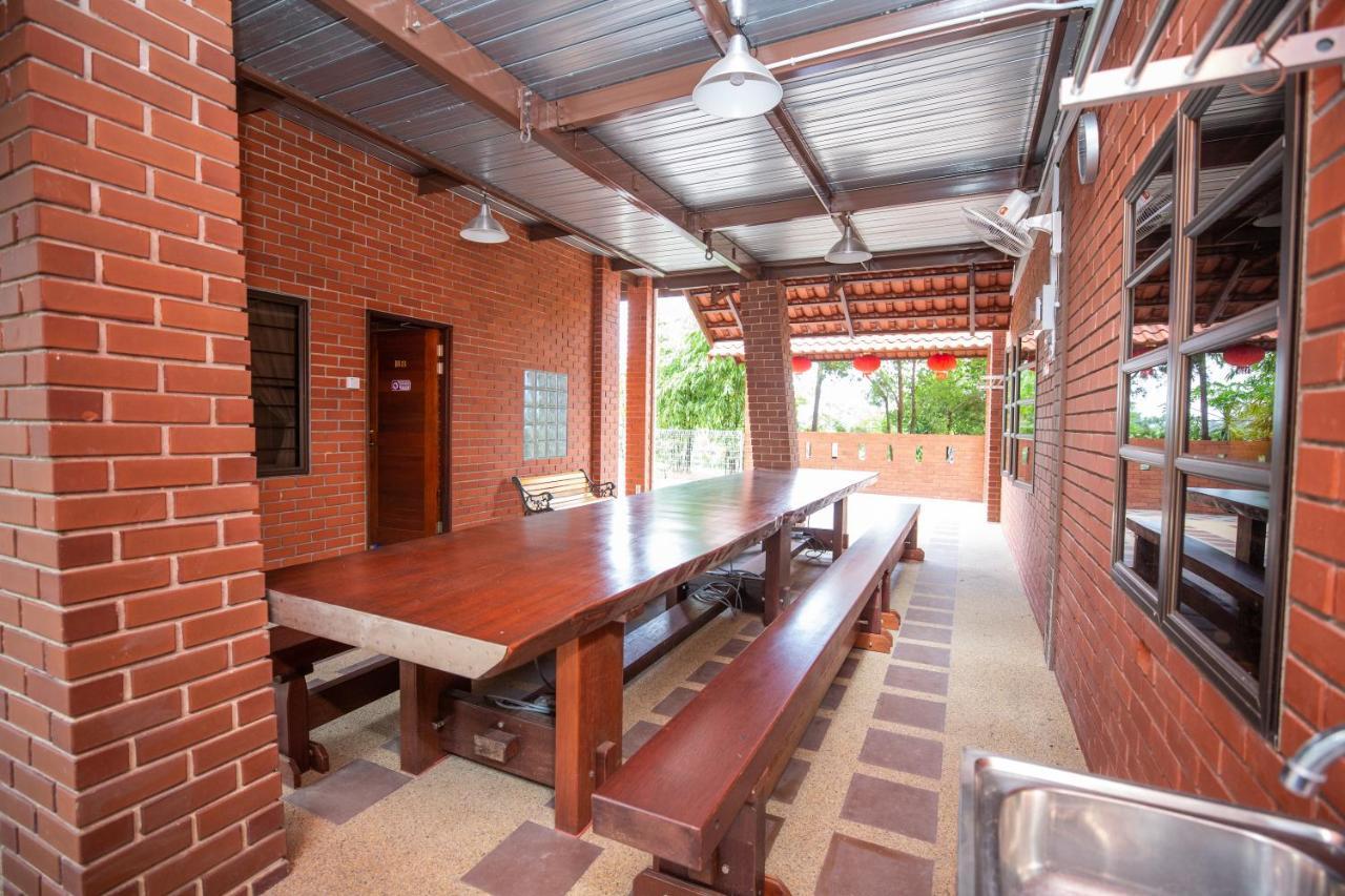 Red House The Garden Stay In Bukit Tinggi By Play Bentong Exterior photo