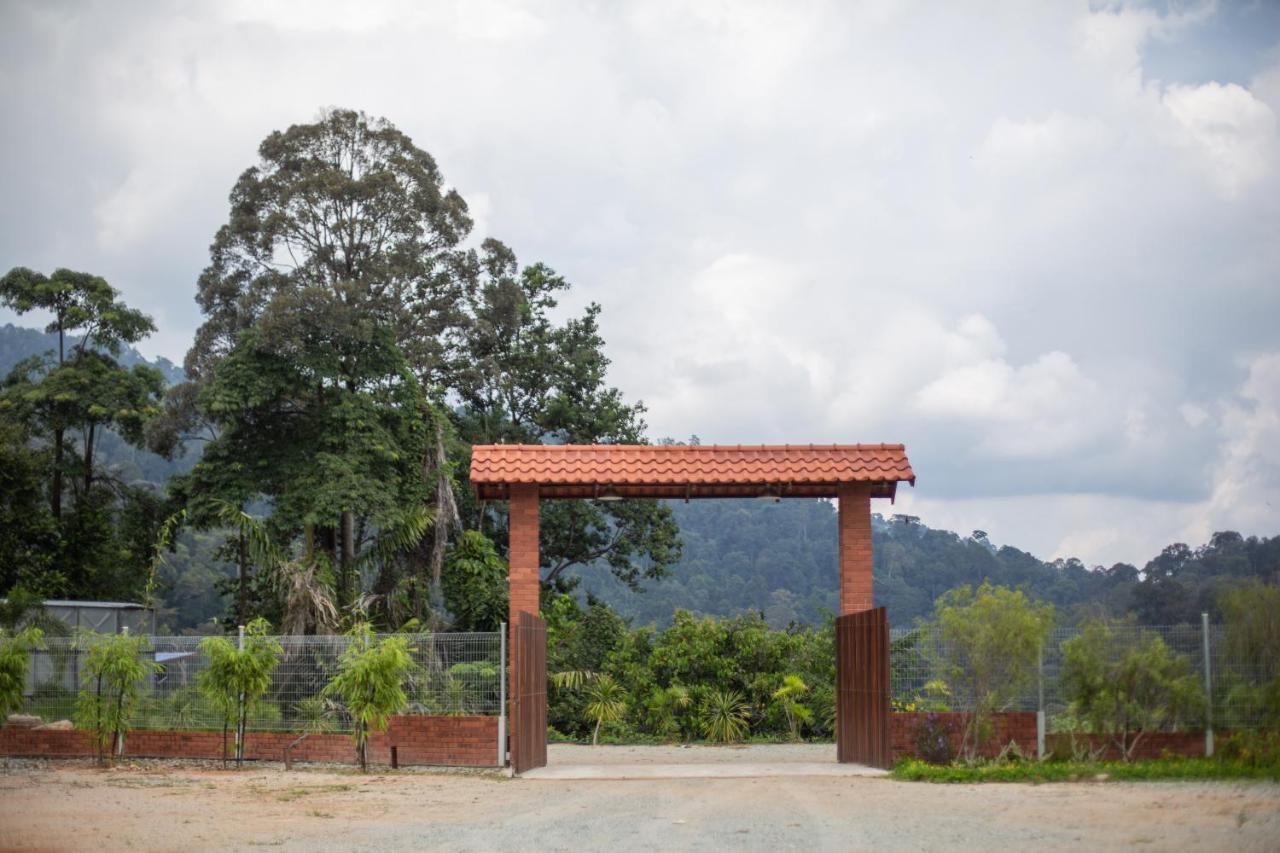 Red House The Garden Stay In Bukit Tinggi By Play Bentong Exterior photo