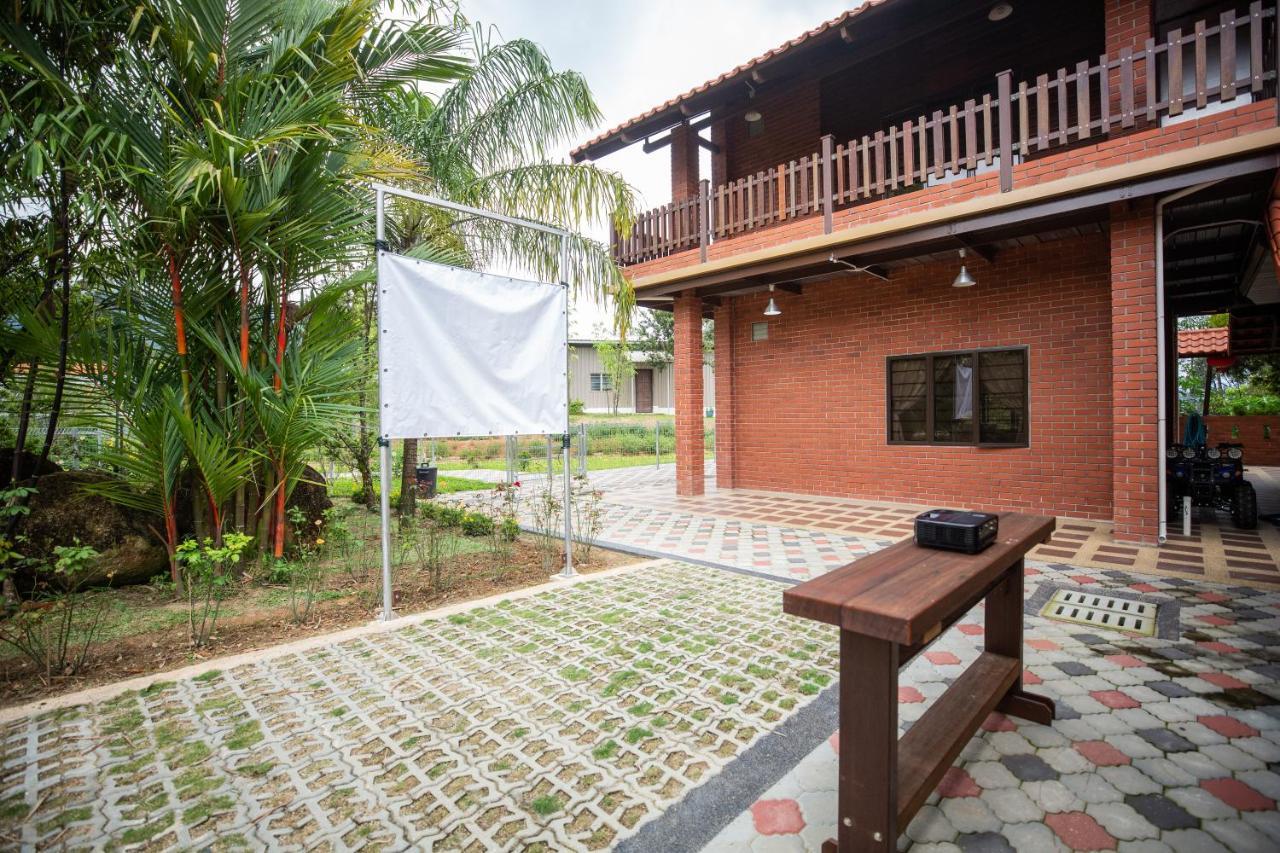 Red House The Garden Stay In Bukit Tinggi By Play Bentong Exterior photo