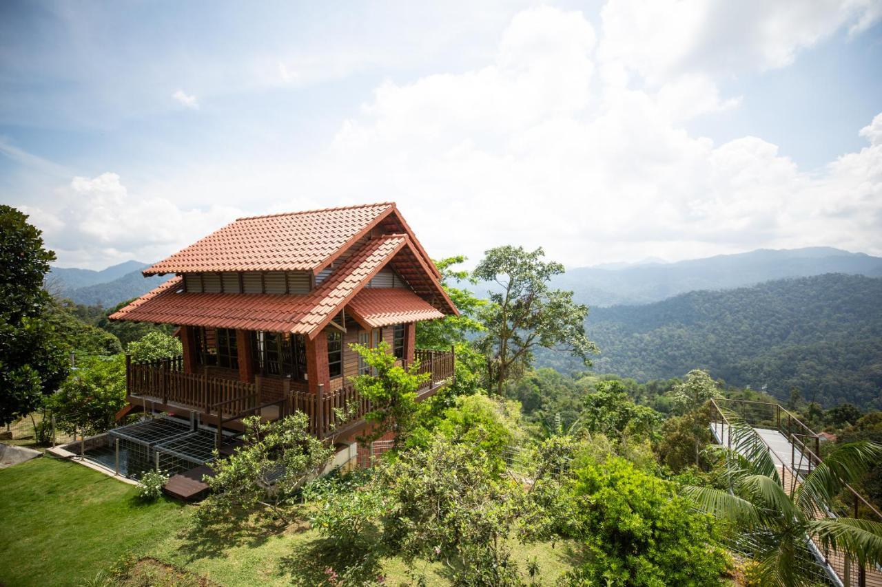 Red House The Garden Stay In Bukit Tinggi By Play Bentong Exterior photo