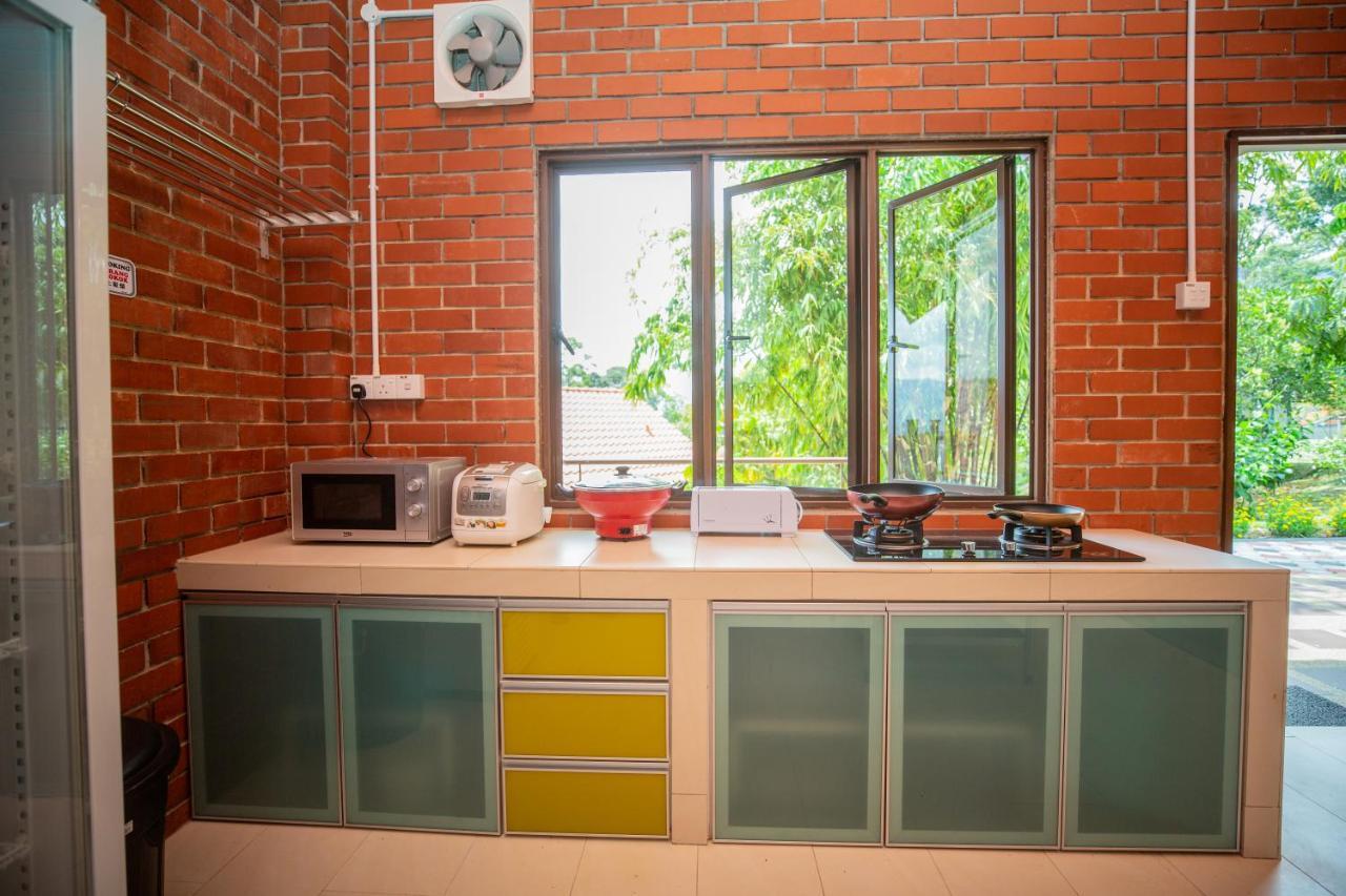 Red House The Garden Stay In Bukit Tinggi By Play Bentong Exterior photo