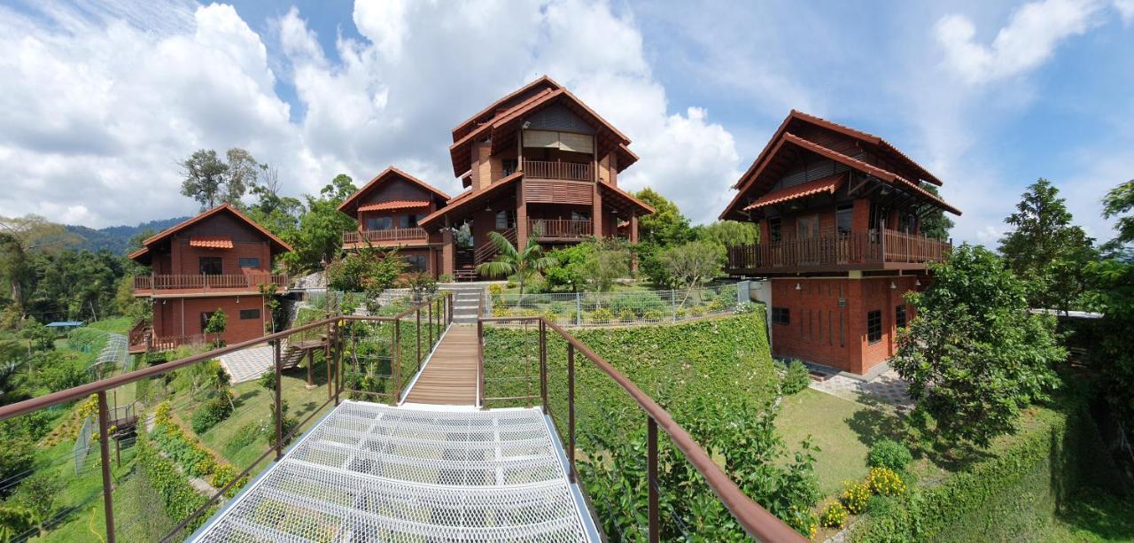 Red House The Garden Stay In Bukit Tinggi By Play Bentong Exterior photo