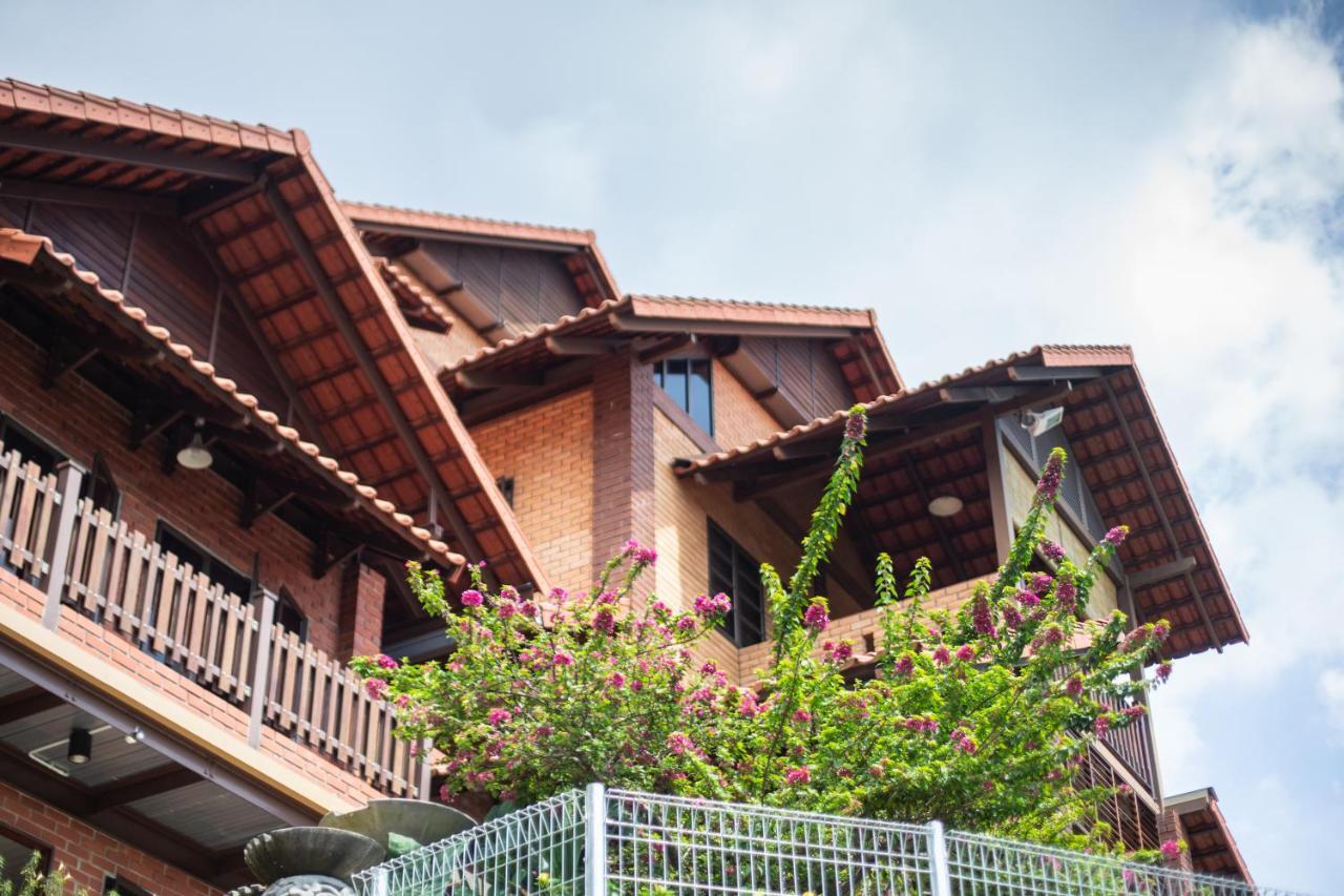 Red House The Garden Stay In Bukit Tinggi By Play Bentong Exterior photo
